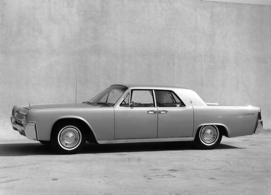  Lincoln Continental Sedan (53A) 1962 года  (фото 1 из 16)